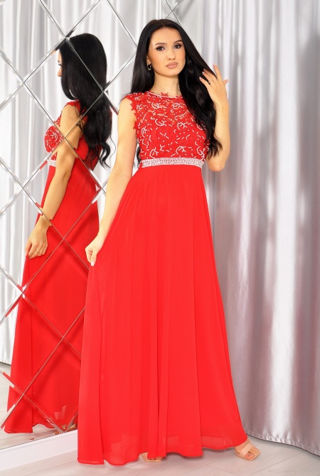 Sukienka maxi z koronkową górą i perełkami w kolorze czerwonym. Model: IP-2513