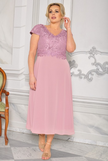 Elegancka sukienka midi z haftowaną górą i zwiewną spódnicą W KOLORZE PUDROWYM RÓŻU. Model: CU-7920