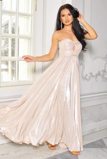Sukienka w kolorze pudrowego różu bez ramiączek lekko rozkooszowana.MODEL:LC-8482